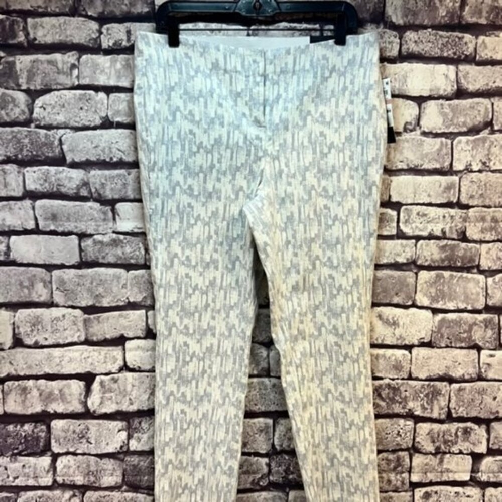 Alfani NWT White W/ Silver Metallic Threads Ankle Pants Size 12